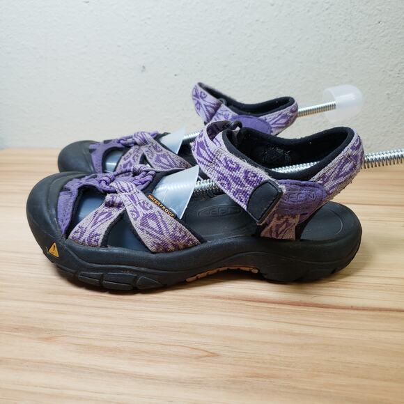 Keen Youth Size 1 Strappy Sport Sandals Purple Print Hiking Gorpcore Camping - Picture 1 of 10